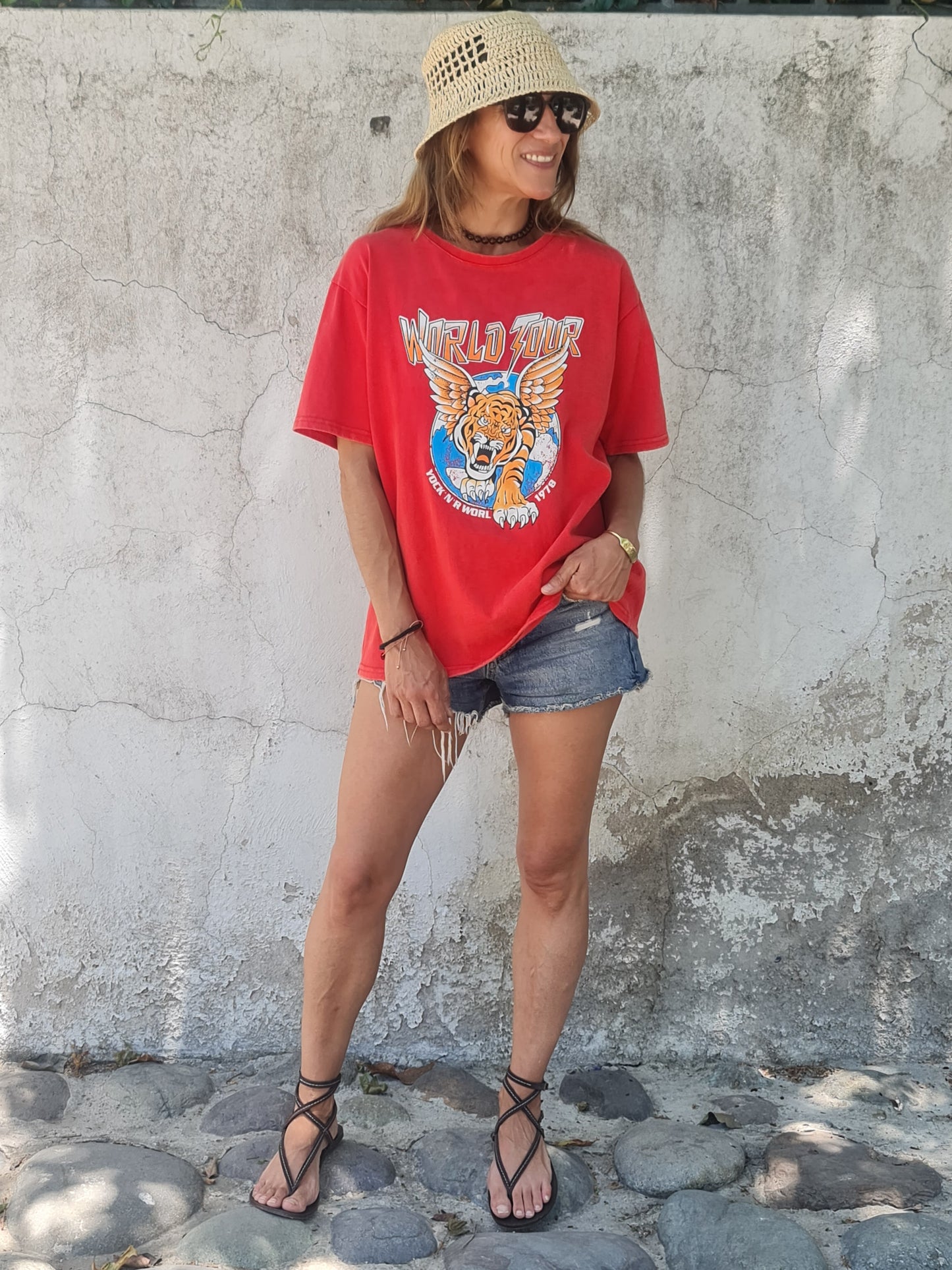 Polera Worl Tour Roja Gastado -50% DCTO.