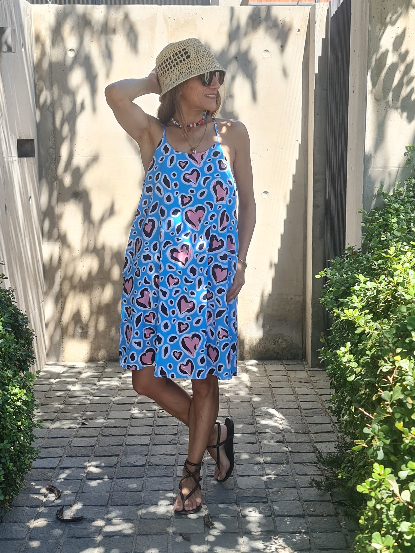 VESTIDO CORAZONES CELESTE -60% DCTO.