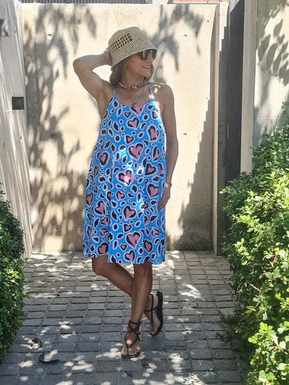 VESTIDO CORAZONES CELESTE -60% DCTO.