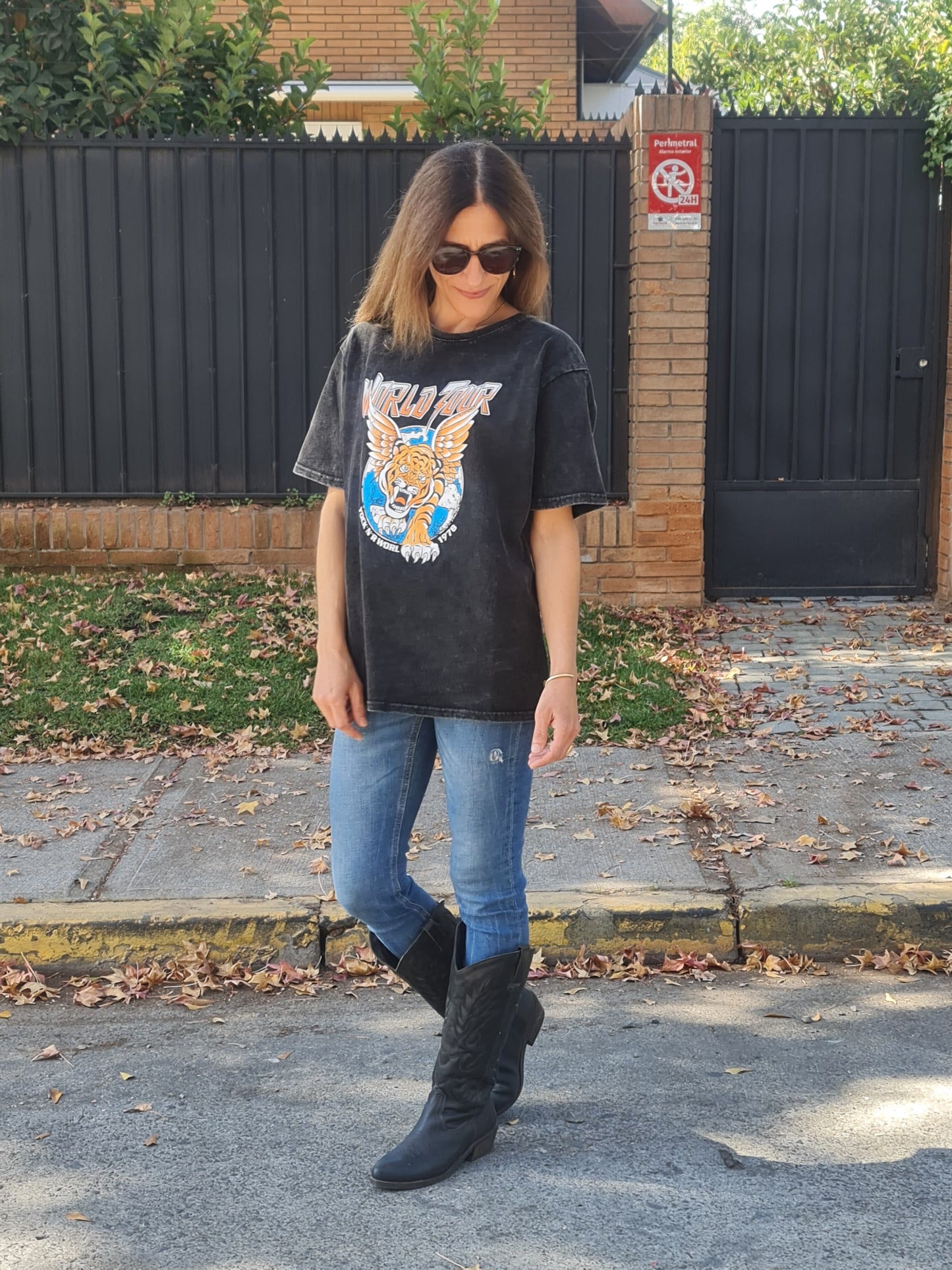Polera Worl Tour Negra Gastado -50% D