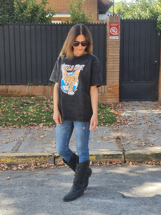 Polera Worl Tour Negra Gastado -50% D