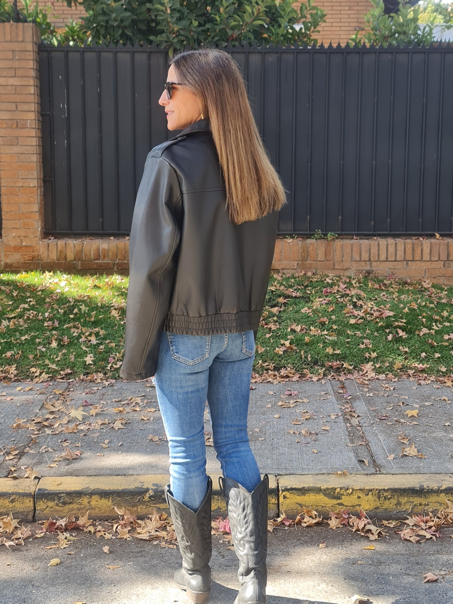 CHAQUETA ECO CUERO CAFE OSCURO -60% DE DCTO.
