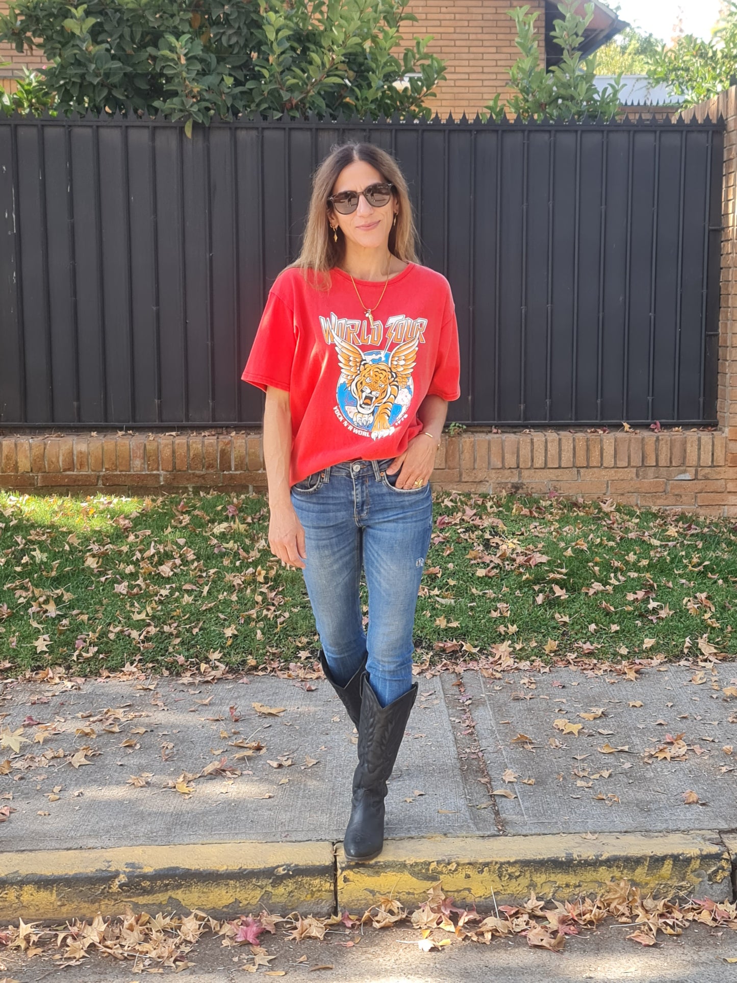 Polera Worl Tour Roja Gastado -50% DCTO.