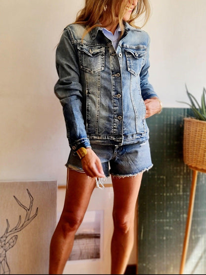 CHAQUETA DE JEANS AZUL GASTADO. - Quemepongo