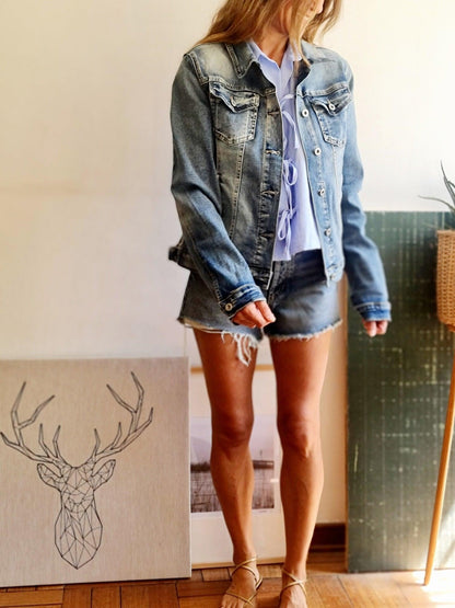 CHAQUETA DE JEANS AZUL GASTADO. - Quemepongo