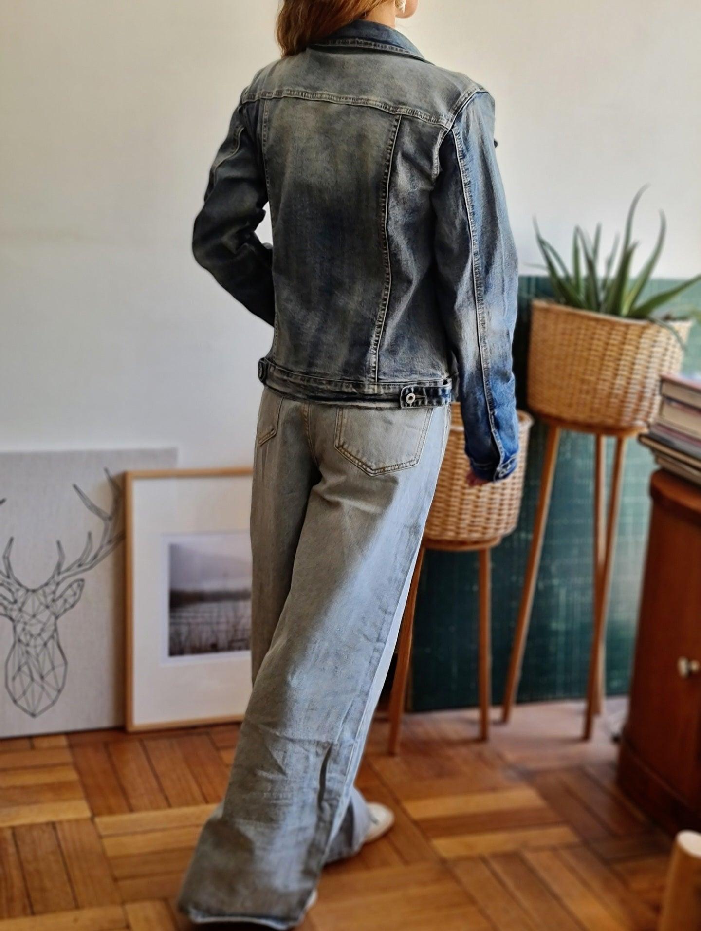 CHAQUETA DE JEANS AZUL GASTADO. - Quemepongo