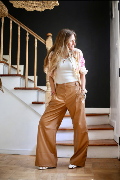 PALAZZO ECO CUERO CAMEL -55% DE DCTO.