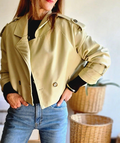 CHAQUETA CROP ECO CUERO CREMA -40% DE DCTO. - Quemepongo