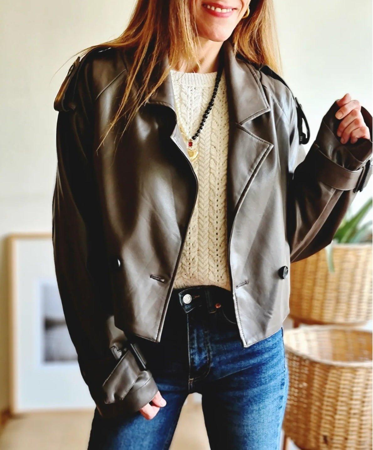 CHAQUETA CROP ECO CUERO CREMA -40% DE DCTO. - Quemepongo