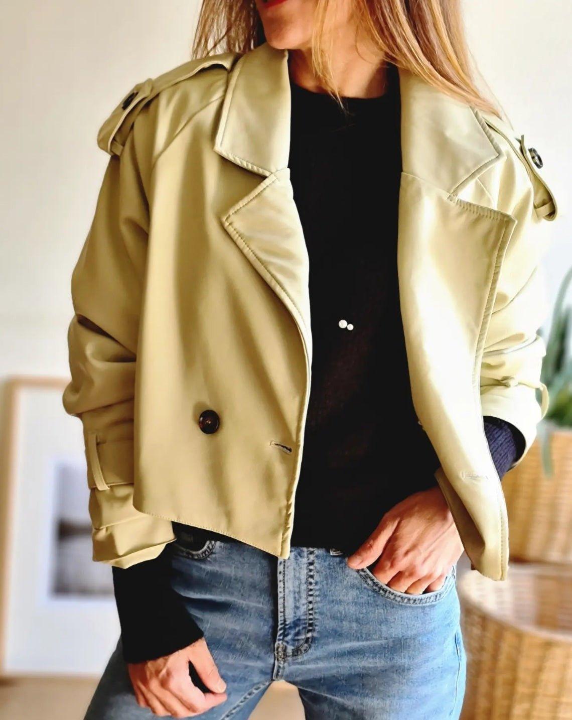 CHAQUETA CROP ECO CUERO CREMA -40% DE DCTO. - Quemepongo