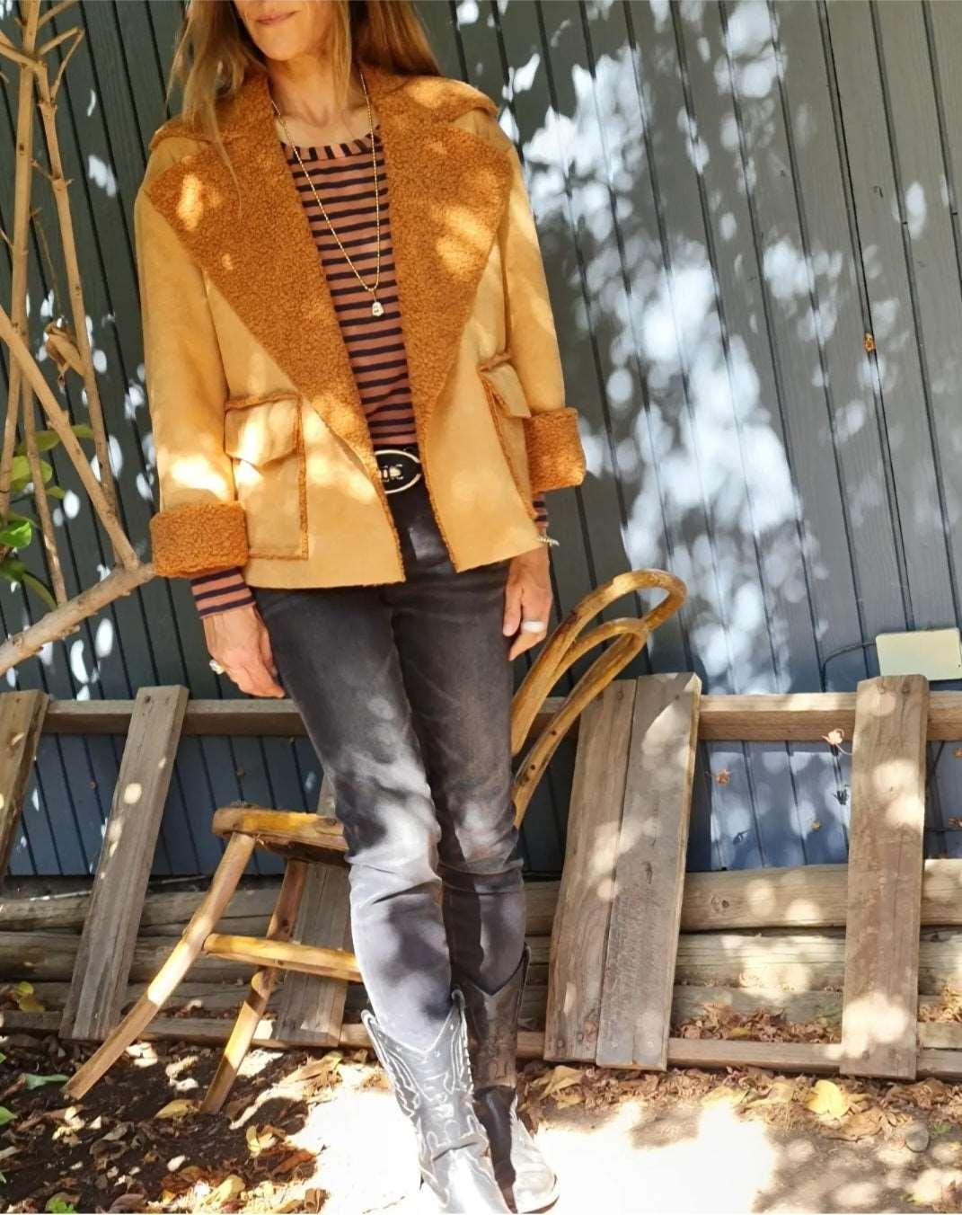 CHAQUETA GAMUZA CHIPORRO CAMEL -35% DE DCTO. - Quemepongo